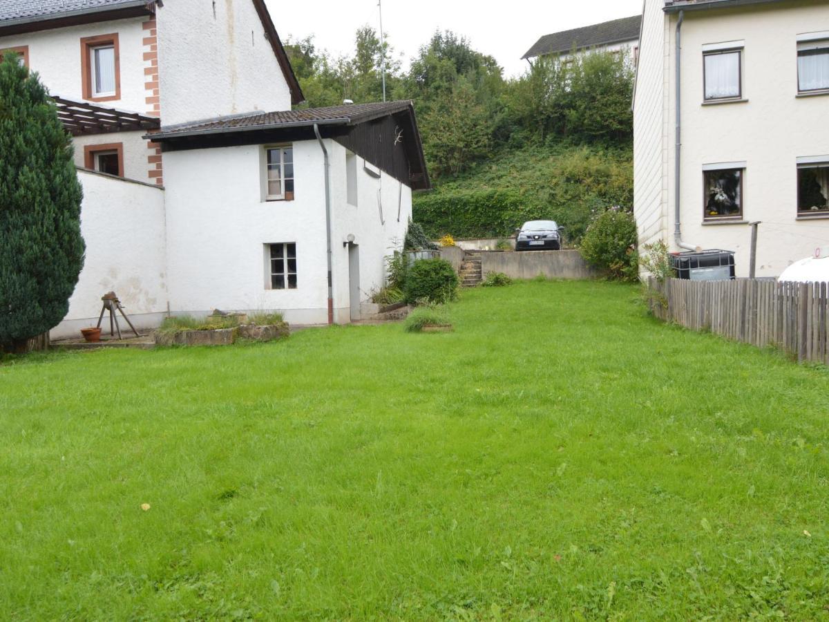 Very Comfortable House With Bathrooms And A Garden Mürlenbach Camera foto