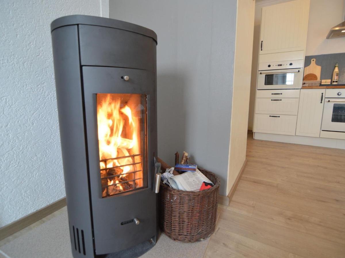 Very Comfortable House With Bathrooms And A Garden Mürlenbach Camera foto